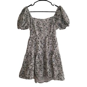 Jessica Simpson Blue and White Floral Mini Dress With Open Back And Puff Sleeve
